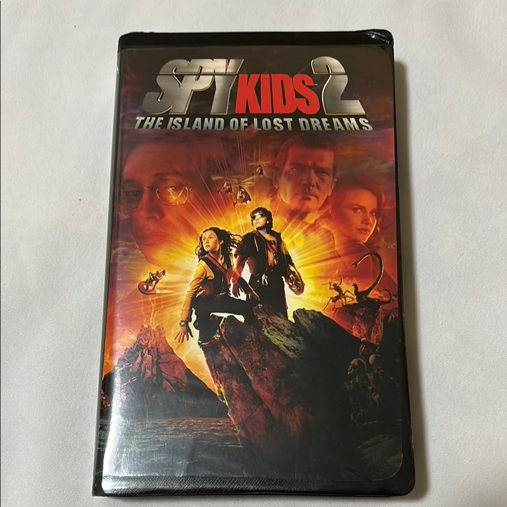 Spy Kids 2: The Island of Lost Dreams VHS Movie